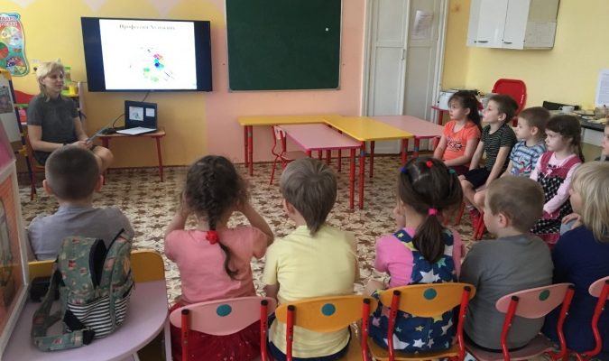 Семинар-практикум  "Знакомство детей старшего дошкольного возраста с творческими профессиями" | Консультация (подготовительная группа) на тему:  | Образовательная социальная сеть